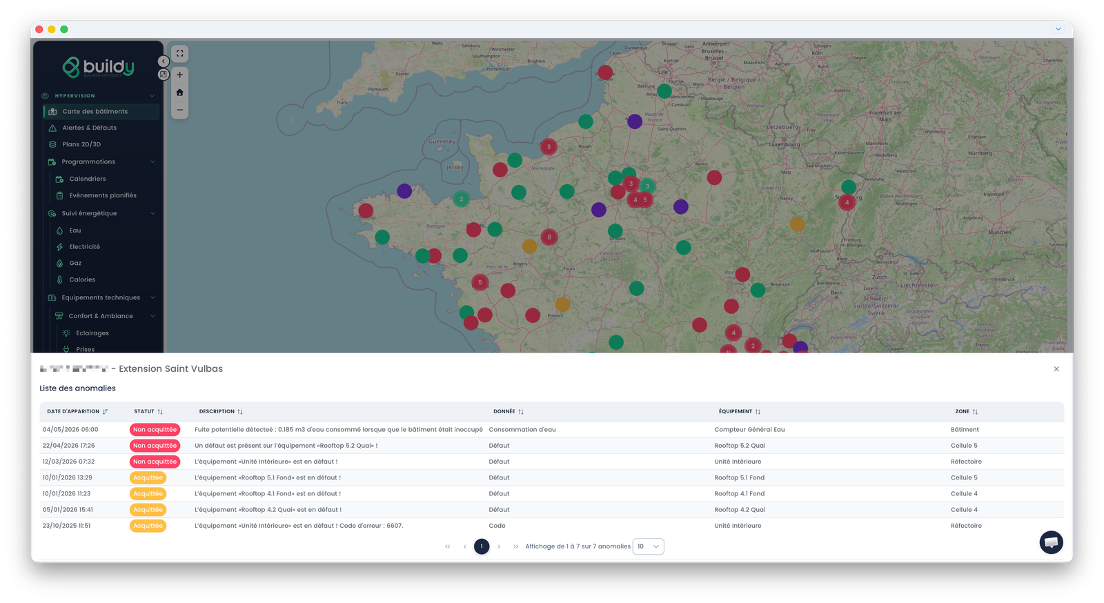 Vue cartographique multi-sites dans Hyperveez : marqueurs verts, oranges et rouges positionnés sur une carte géographique, reflétant l'état d'alarme de chaque bâtiment supervisé.
